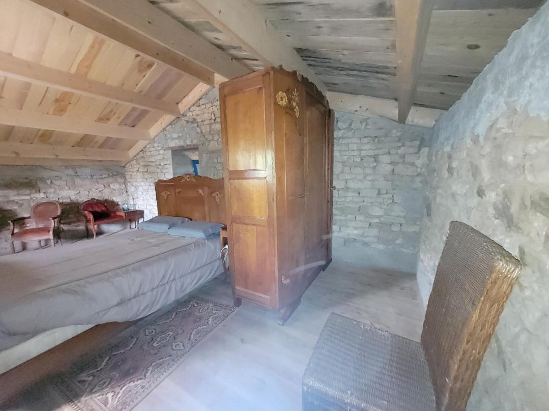 Nuit Insolite, Chambre Au Dessus D'Une Etable La Chapelle-Themer Exteriör bild